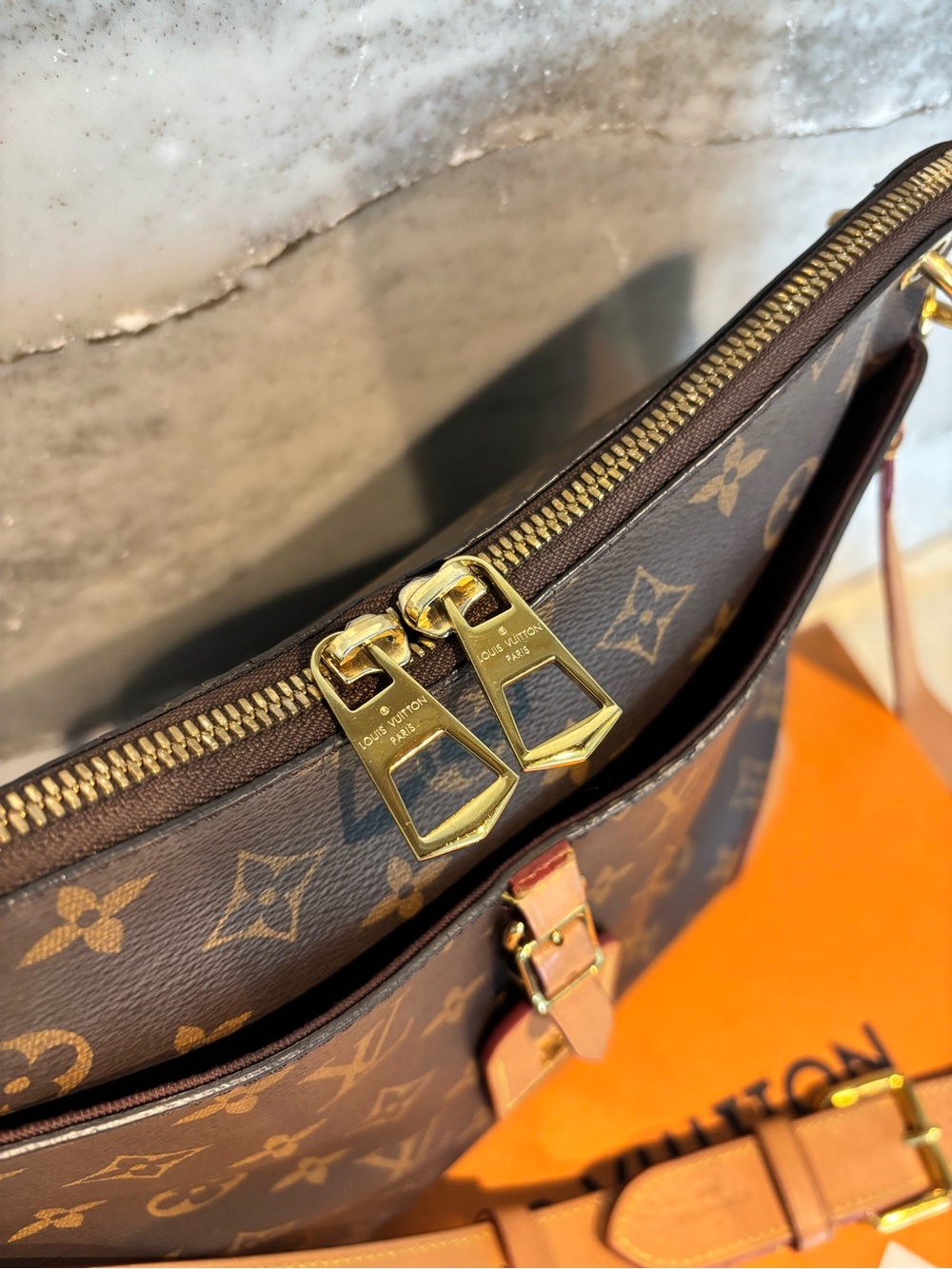 LOUIS VUITTON Monogram Odeon MM in Natural. - Picture 3 of 13